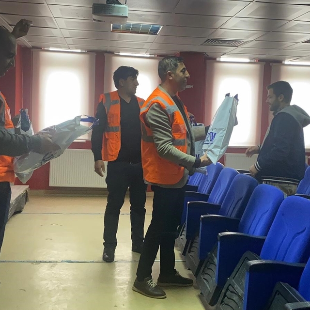 Patnos "İyilik Elçileri" özel çocukların yüzünü güldürmeye devam ediyor