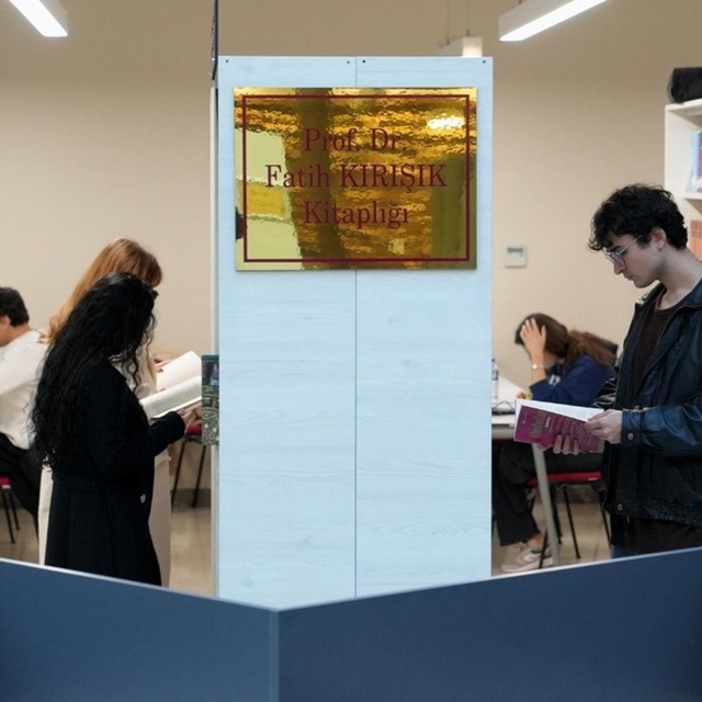 KBÜ Rektörü Kırışık'tan Kamil Güleç Kütüphanesi'ne 600 kitaplık bağış