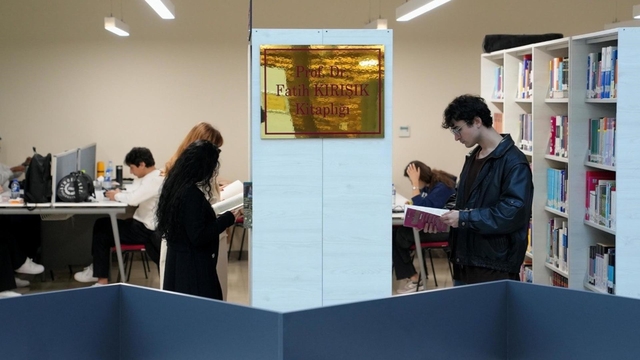 KBÜ Rektörü Kırışık'tan Kamil Güleç Kütüphanesi'ne 600 kitaplık bağış