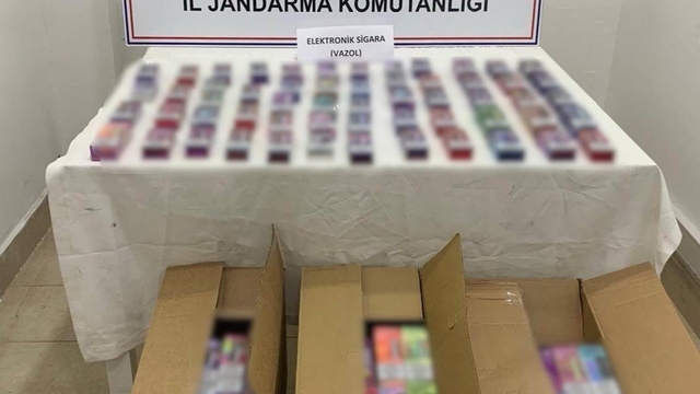 Antalya'da kaçak bin 660 adet elektronik sigara ve 7 bin 500 paket sigara ele geçirildi