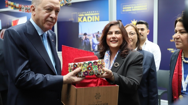 Başkan Çerçioğlu'ndan Cumhurbaşkanı Erdoğan'a 'Aydın' hediyesi
Büyükşehir, Uluslararası Kadın Zirvesi'nde Aydın'ı temsil etti