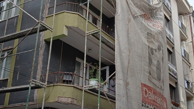 Bursa'da iskeleden düşen inşaat işçisi ağır yaralandı