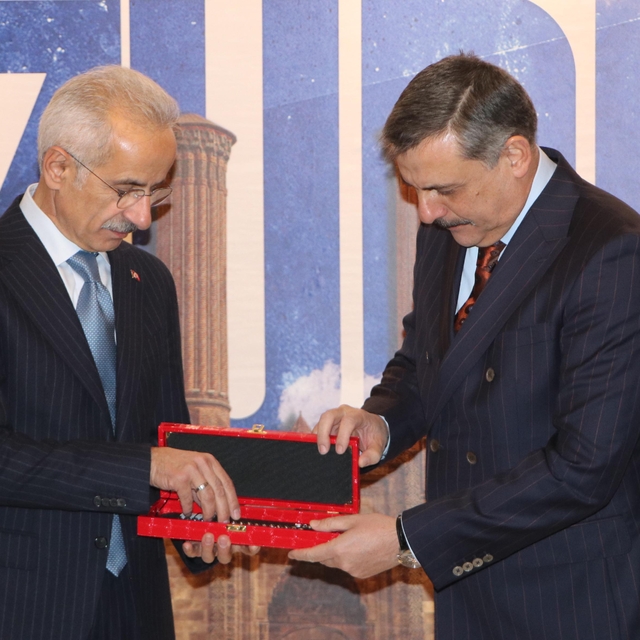 Bakan Uraloğlu: Kırık Tüneli, dağların kalbine mühendislik imzası atan bir...