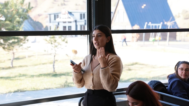 'Biz Bir Aileyiz' Projesinde öğrencilerle buluşma