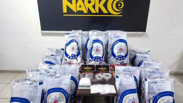 Turgutlu'da 83 bin sentetik ecza ele geçirildi