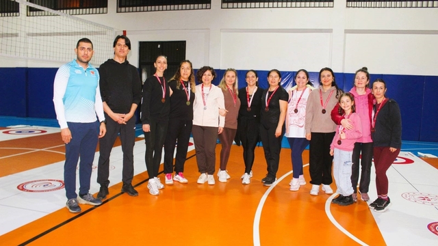 Köyceğiz'de öğretmenler Floor Curling Turnuvasında yarıştı