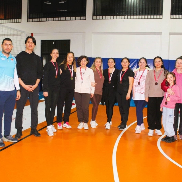 Köyceğiz'de öğretmenler Floor Curling Turnuvasında yarıştı