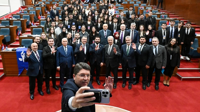 Adalet Bakanı Tunç Hukuk Fakültesi öğrencileri ile buluştu