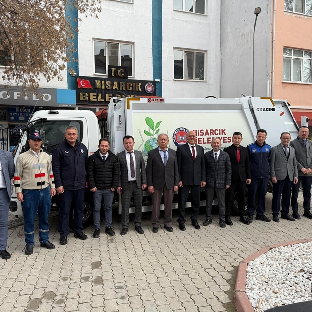 Hisarcık Belediyesi'ne yeni çöp toplama aracı