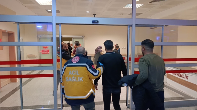 Adıyaman'da minibüs ile motosikletin çarpıştığı kazada 1'i ağır 3 kişi yaralandı