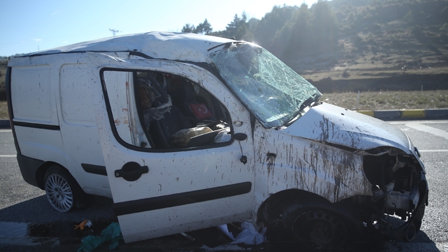 Gizli buzlanma trafik kazalarına sebep oldu: 3  yaralı