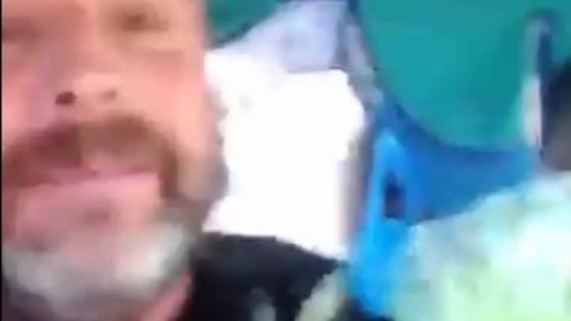 Belediye önünde kendini yaktı