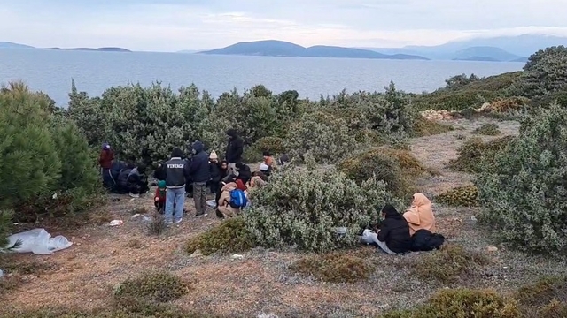 İzmir'de 58 düzensiz göçmen kurtarıldı, 62 düzensiz göçmen yakalandı