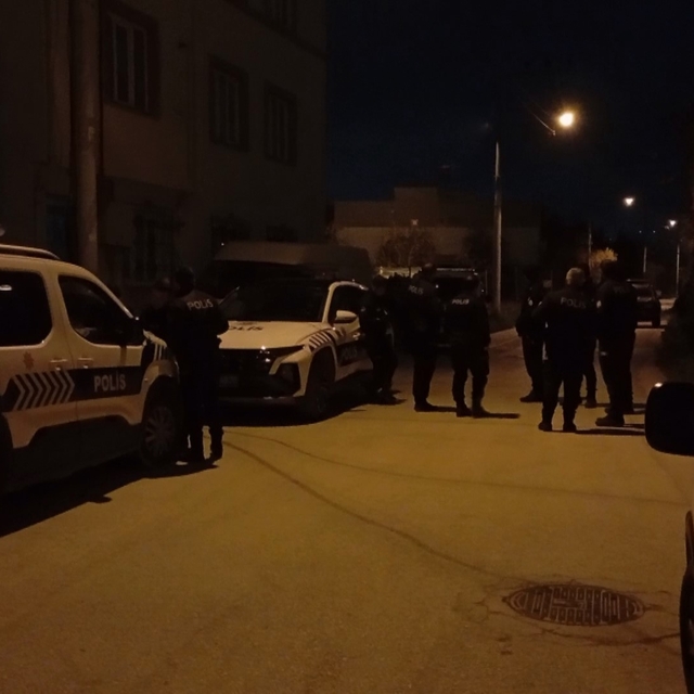 Dur ihtarına uymayan sürücü 1 saat süren kovalamacaya neden oldu