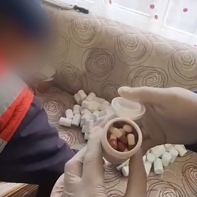 Jandarmanın adım adım takip ettiği uyuşturucu tacirinin evine operasyon: Bi...