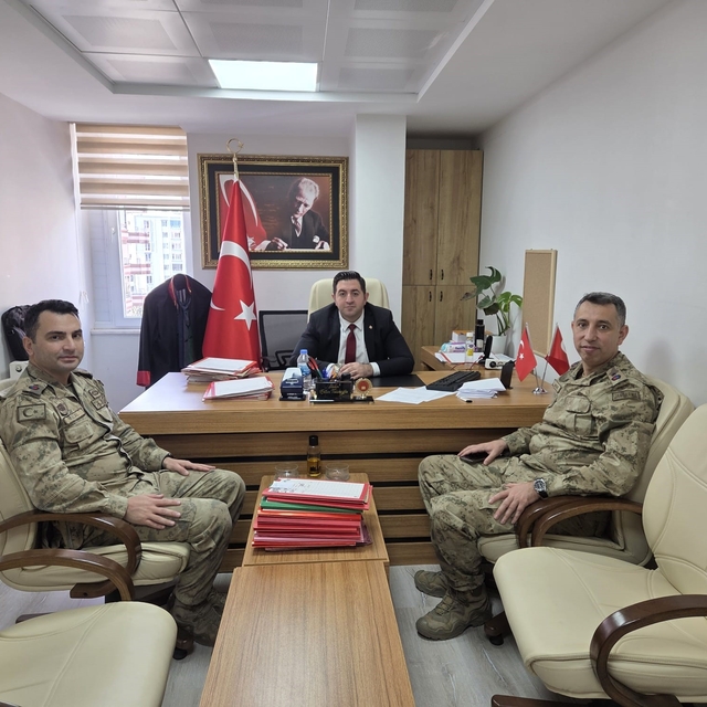 Ergani Sulh Ceza Hakimi Tosunoğlu, tabur ve ilçe jandarma komutanını ağırla...