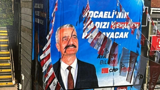 Belediye kaçak diye mühürledi, seçim ofisi oldu
"Biz bu durumu ortaya çıkardığımızda ertesi gün alelacele yıkım kararı çıkardılar"
"Şimdi soruyoruz, bu bina nasıl oldu da tapuda el değiştirdi? Suçu işleyen kişi nasıl cezadan kurtuldu?"