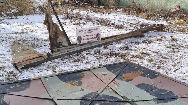 Sarıkamış'ta askeriyeden hurda malzeme çalan 2 kişi tutuklandı