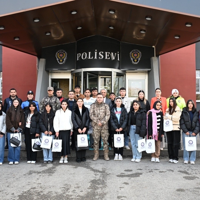 Ağrı'da öğrencilere üniversite gezisi ve emniyet söyleşisi düzenlendi