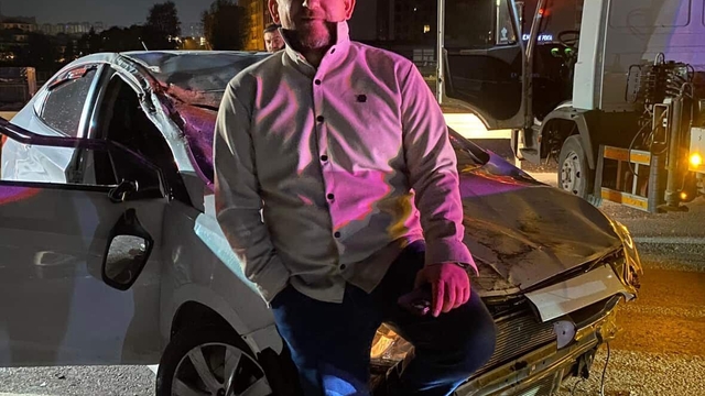 Kazadan yara almadan kurtuldum pozu