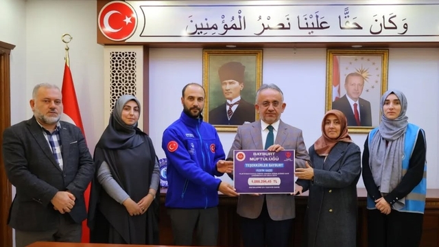 Bayburt'ta Filistin için düzenlenen hayır çarşılarında 1 milyon liranın üzerinde bağış toplandı