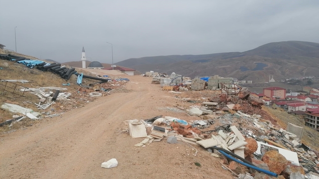 Bayburt Kent Konseyi Şehit Osman Dağı'na dökülen hafriyat için girişimde bulundu