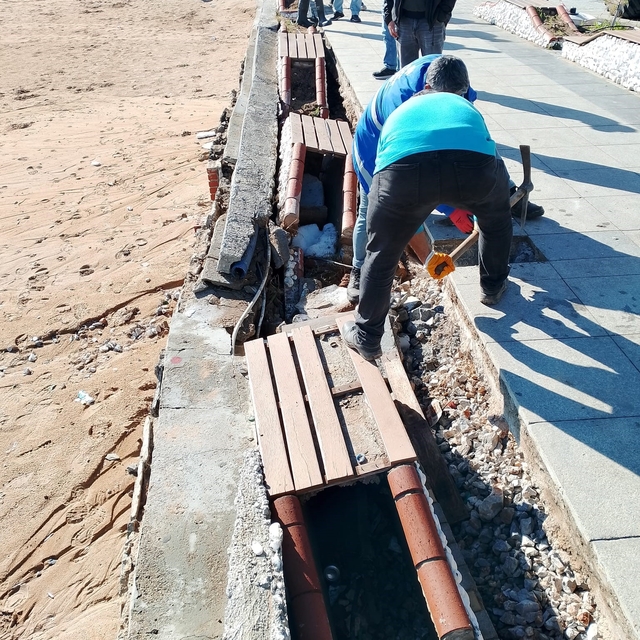 Aydın Büyükşehir Belediyesi'nde hızlı müdahale: Altıkum'da onarım çalışmala...