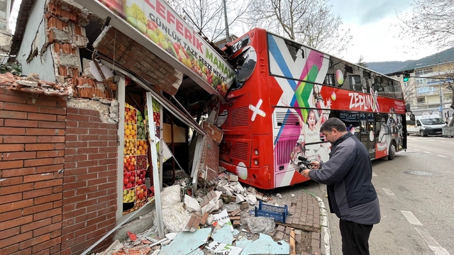 İmdat freni boşalan öğrenci otobüsü manava daldı...
Şans eseri olayda yaralanan olmadı