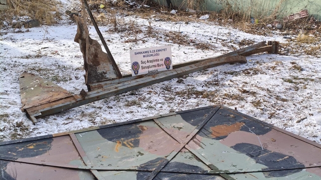 Askeri birliğe ait hurda malzemeleri çalan 2 şüpheli tutuklandı