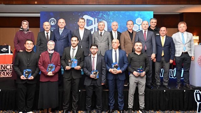 Antalya'da "Gönüllülük Ödülleri" programı düzenlendi