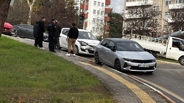 Samsun'da 3 aracın karıştığı trafik kazasında 1 kişi yaralandı