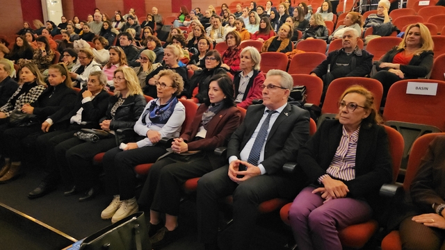 Nazilli'de Cumhuriyetin ilk kadın vekilleri konuşuldu
Nazilli'nin ilk Kadın Meclisi kuruluyor