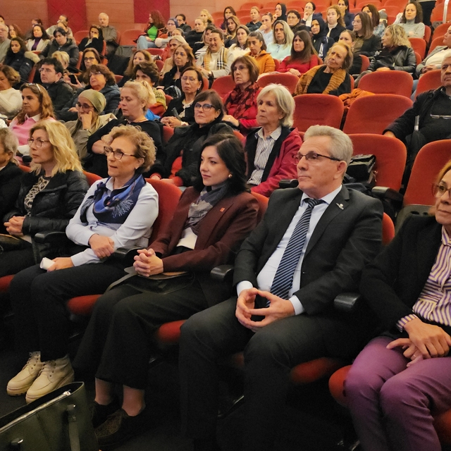 Nazilli'de Cumhuriyetin ilk kadın vekilleri konuşuldu
Nazilli'nin ilk Kadın...
