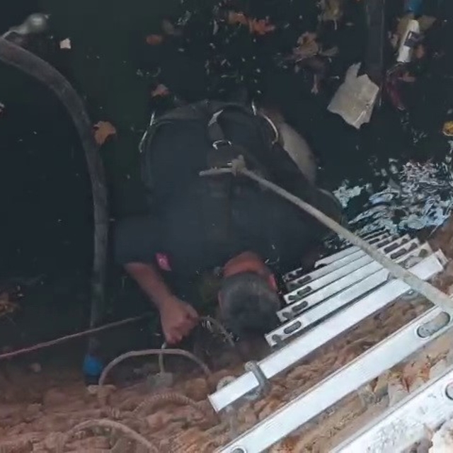 Kuyuya düşen keçiyi itfaiye kurtardı