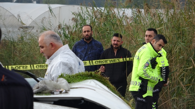 Gece evden otomobille ayrılan kadın, dereye düşen otomobilde hayatını kaybetti
Olay yerine gelen eşi, "Üç tane bebem var. Yeminle ölmüş, ben ne diyeceğim insanlara" diyerek gözyaşı döktü