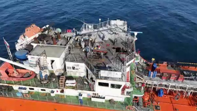 Saldırıya uğrayan MIDVOLGA-2 isimli geminin Sinop'taki tamir çalışmaları sürüyor