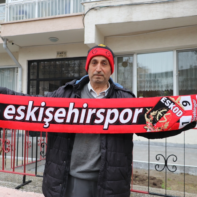 Eskişehir'de apartman sakinleri, Eskişehirspor sevgisini binaya taşıdı
Bina...
