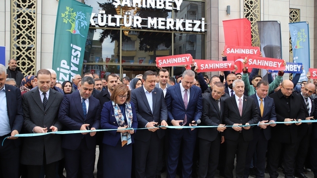 Şahinbey Belediyesi'nin Nizip'e kazandırdığı Kültür Merkezi'nin açılışı yapıldı
