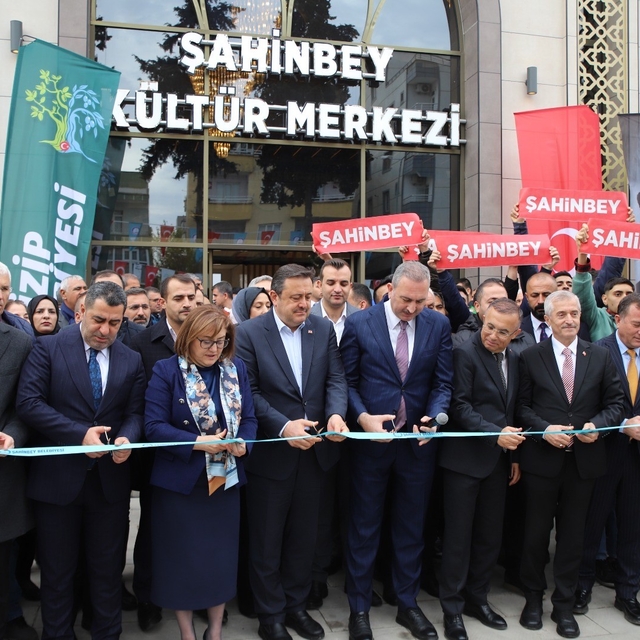 Şahinbey Belediyesi'nin Nizip'e kazandırdığı Kültür Merkezi'nin açılışı yap...