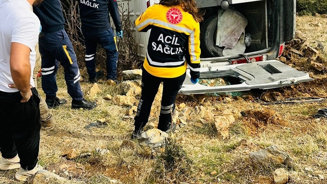Gaziantep'te tarım işçilerini taşıyan minibüsün devrilmesi sonucu 1 kişi öldü, 3 kişi yaralandı
