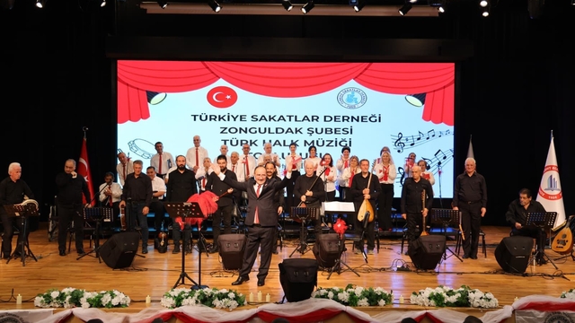 BEUN'da Türkiye Sakatlar Derneği Türk Halk Müziği Topluluğu'ndan Unutulmaz Konser