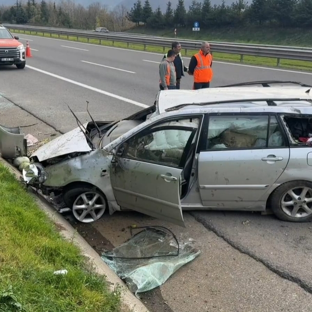 Düzce'de otomobil takla attı; 2 yaralı