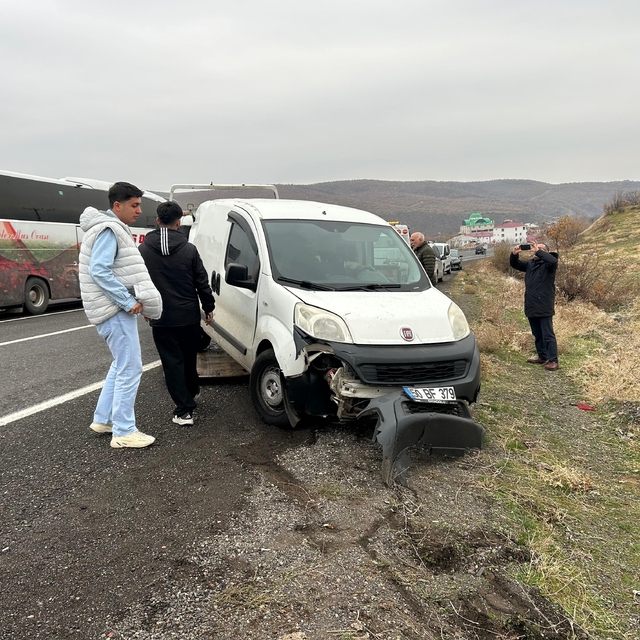 Bingöl trafik kazası: 2 yaralı