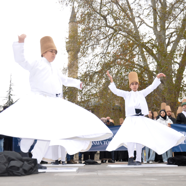 Mevlana'yı anma törenleri, Karaman'daki yürüyüşle başladı