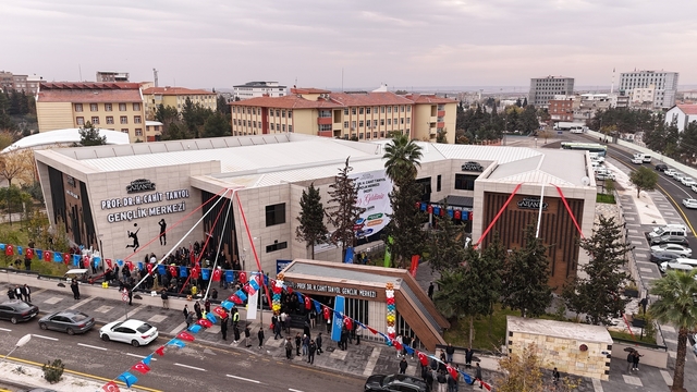 Gaziantep Büyükşehir Nizip'e yeni bir tesis daha kazandırdı
Prof. Dr. Hüseyin Cahit Tanyol Gençlik Merkezi'nin açılışı yapıldı