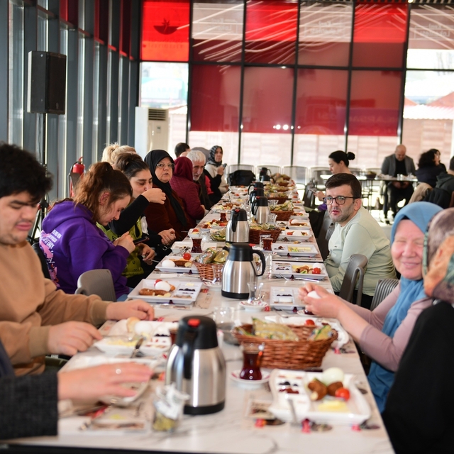 Osmangazi'de engelli bireyler ve aileleri kahvaltıda buluştu
Osmangazi Bele...
