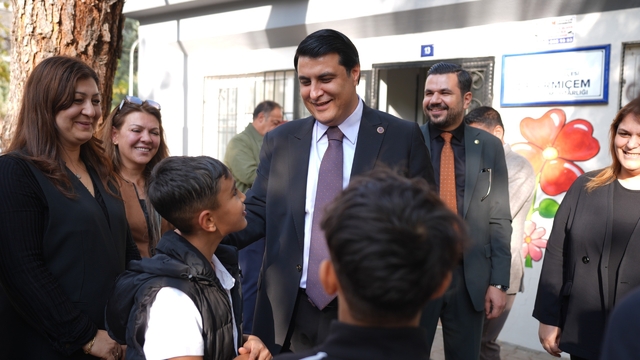 Başkan Yılmaz'dan Değirmiçem ve Sarıgüllük'e ziyaret
Yılmaz: "Şehitkamil için üretmeye ve çalışmaya devam edeceğiz"