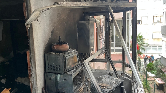 Yalova'da dairede çıkan yangında anne ile özel gereksinimli çocuğu dumandan etkilendi