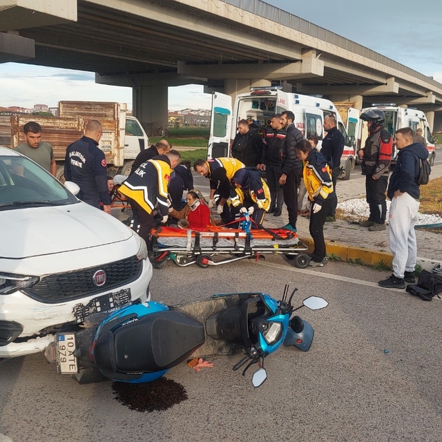 Otomobil ile motosiklet çarpıştı; 2 yaralı