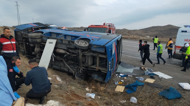 Cezaevi nakil aracı devrildi, aralarında mahkûmların da bulunduğu 7 kişi yaralandı